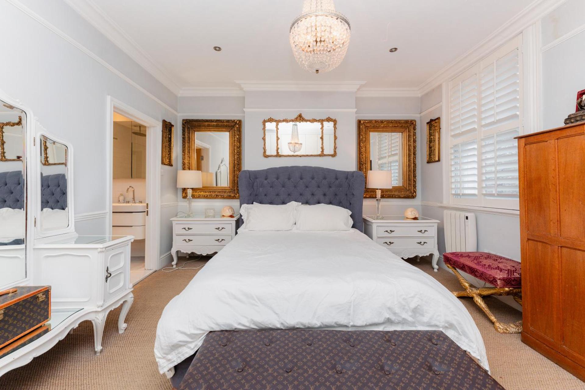 Ultrachic Georgian Townhouse In Central London