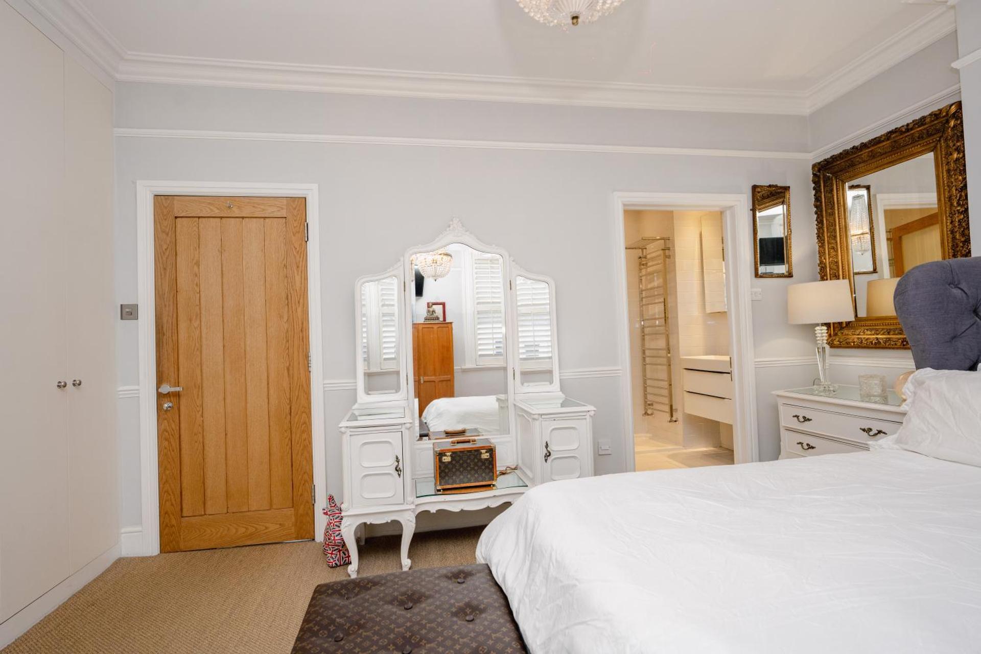 Ultrachic Georgian Townhouse In Central London