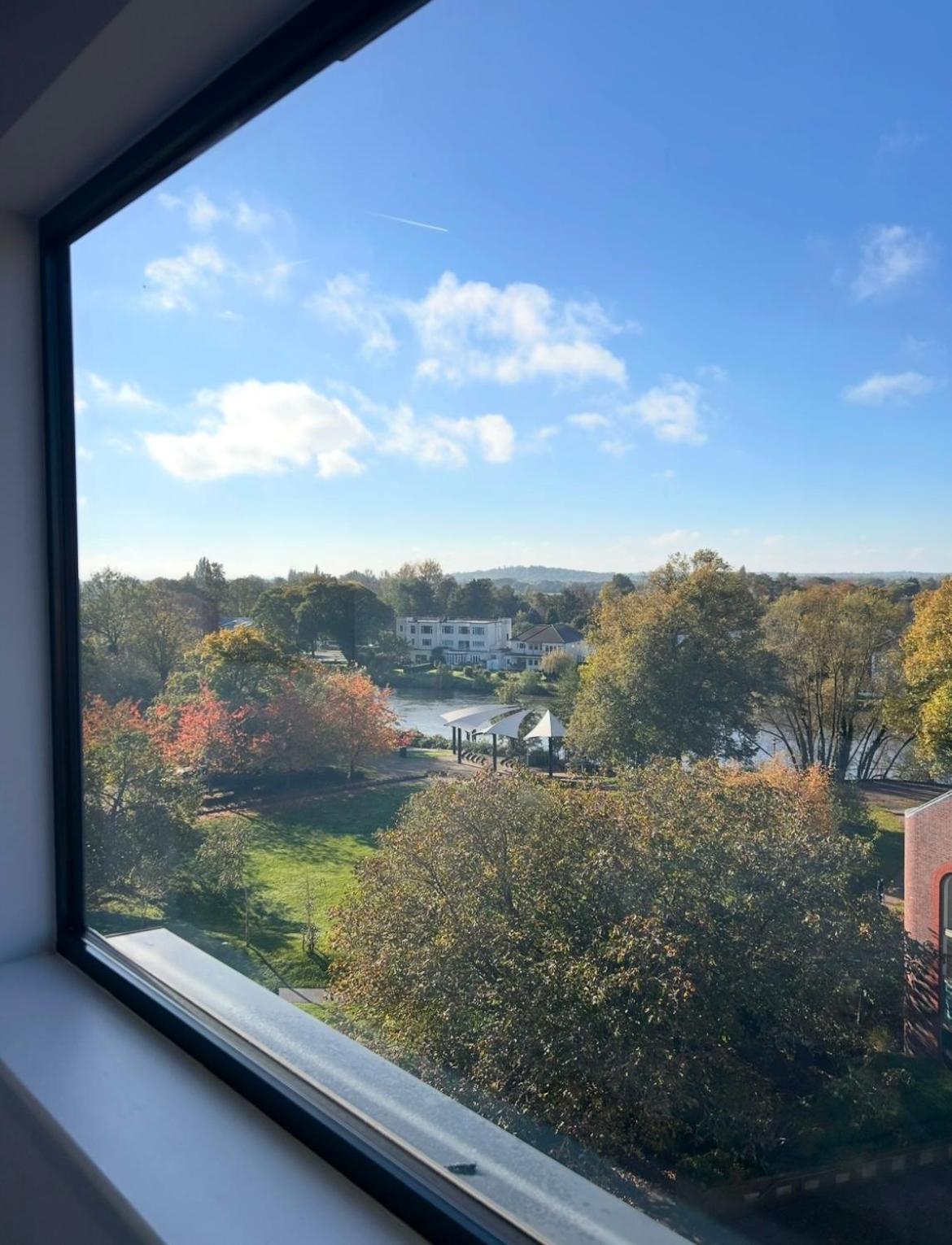 Apartment Thirty Three Staines Upon Thames - Free Parking - Heathrow - Thorpe Park - Studio