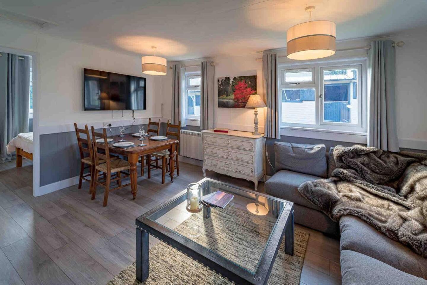 Cedar Cabin Overlooking Bedgebury Forest