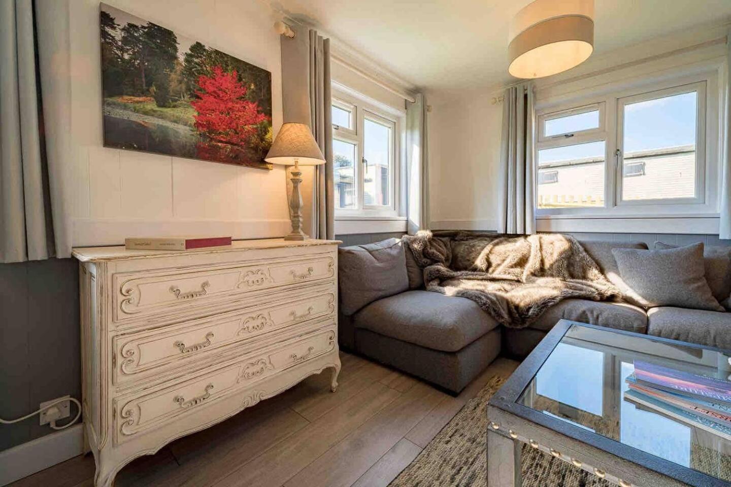 Cedar Cabin Overlooking Bedgebury Forest