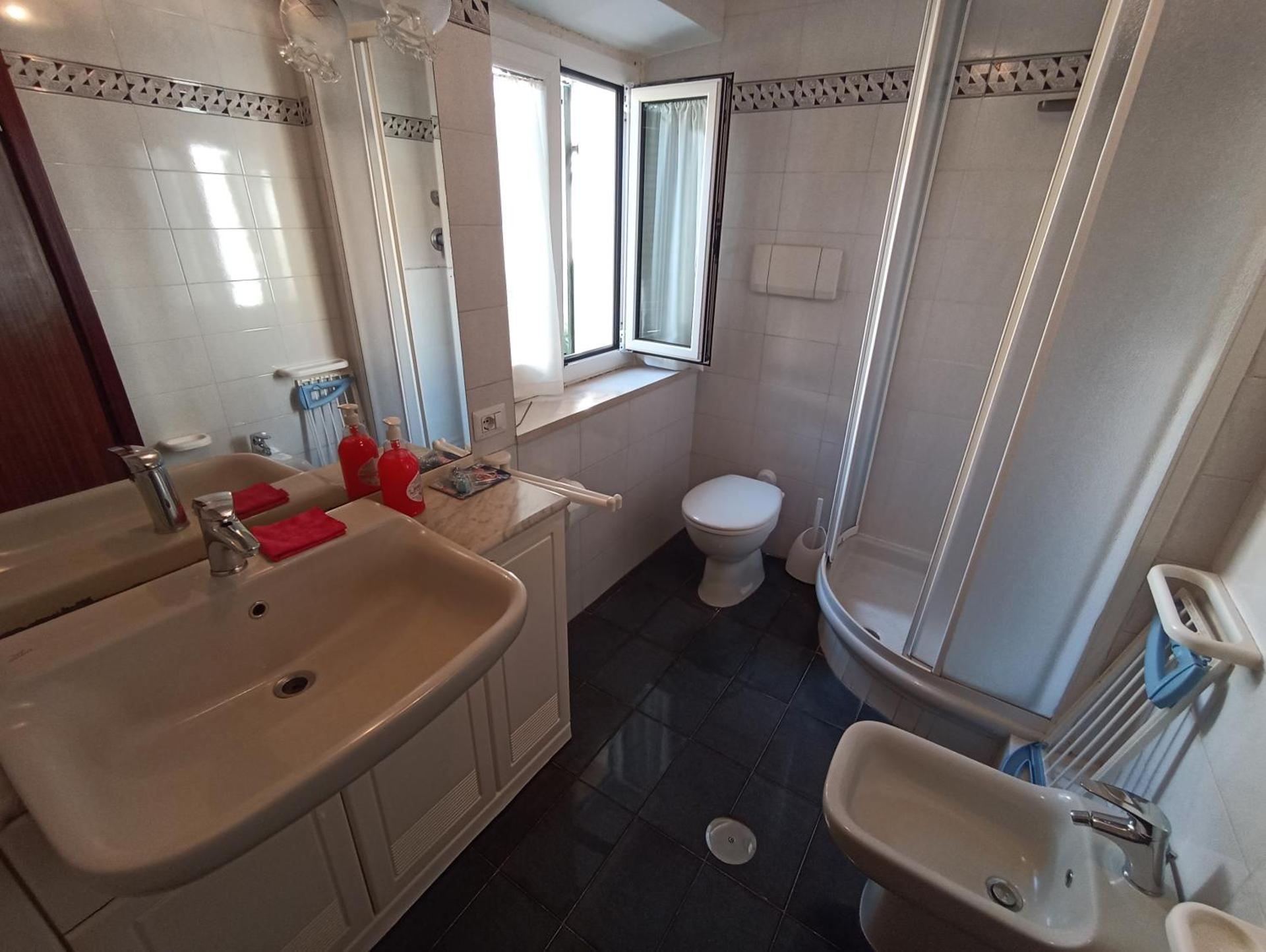 La Casetta della fontana del muro