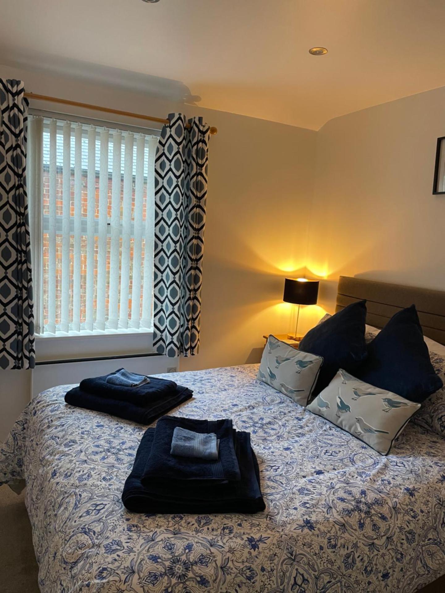 Apartment 4, 11 The Beach