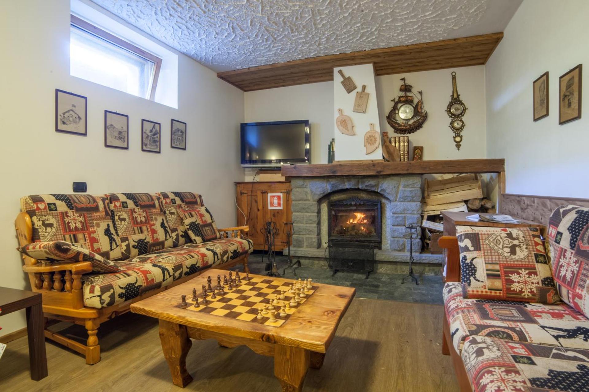 Communal lounge/ TV room