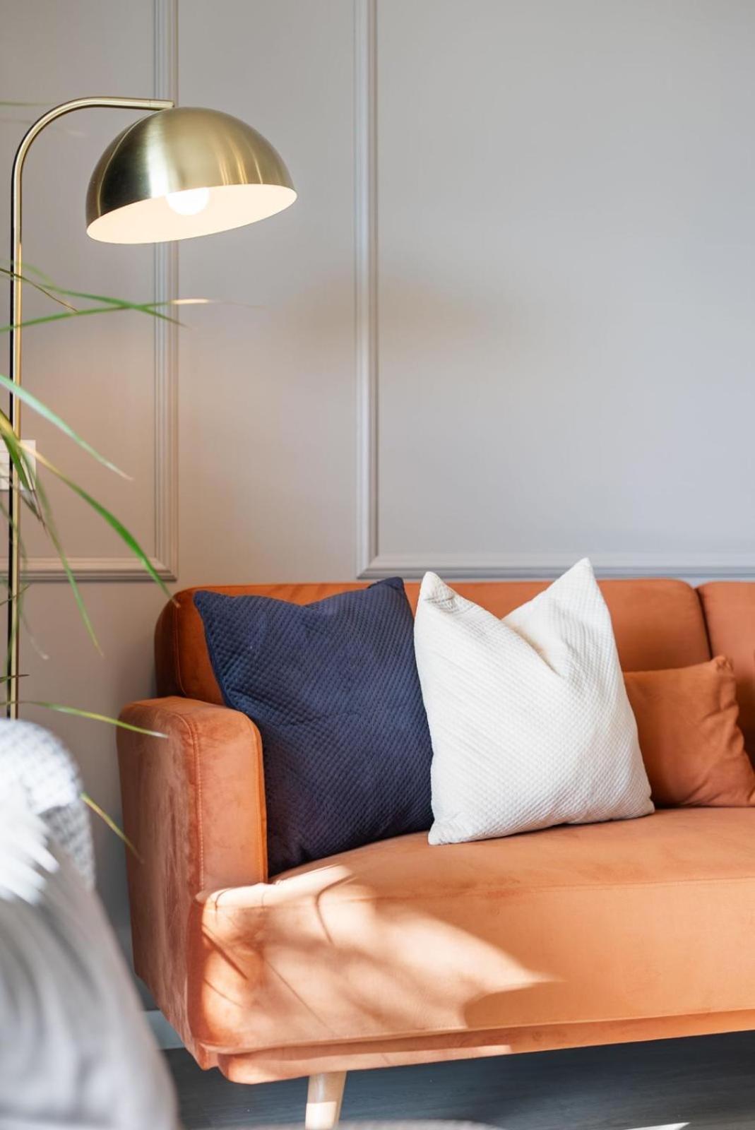 Brand new apartment with gym&rooftop pool.