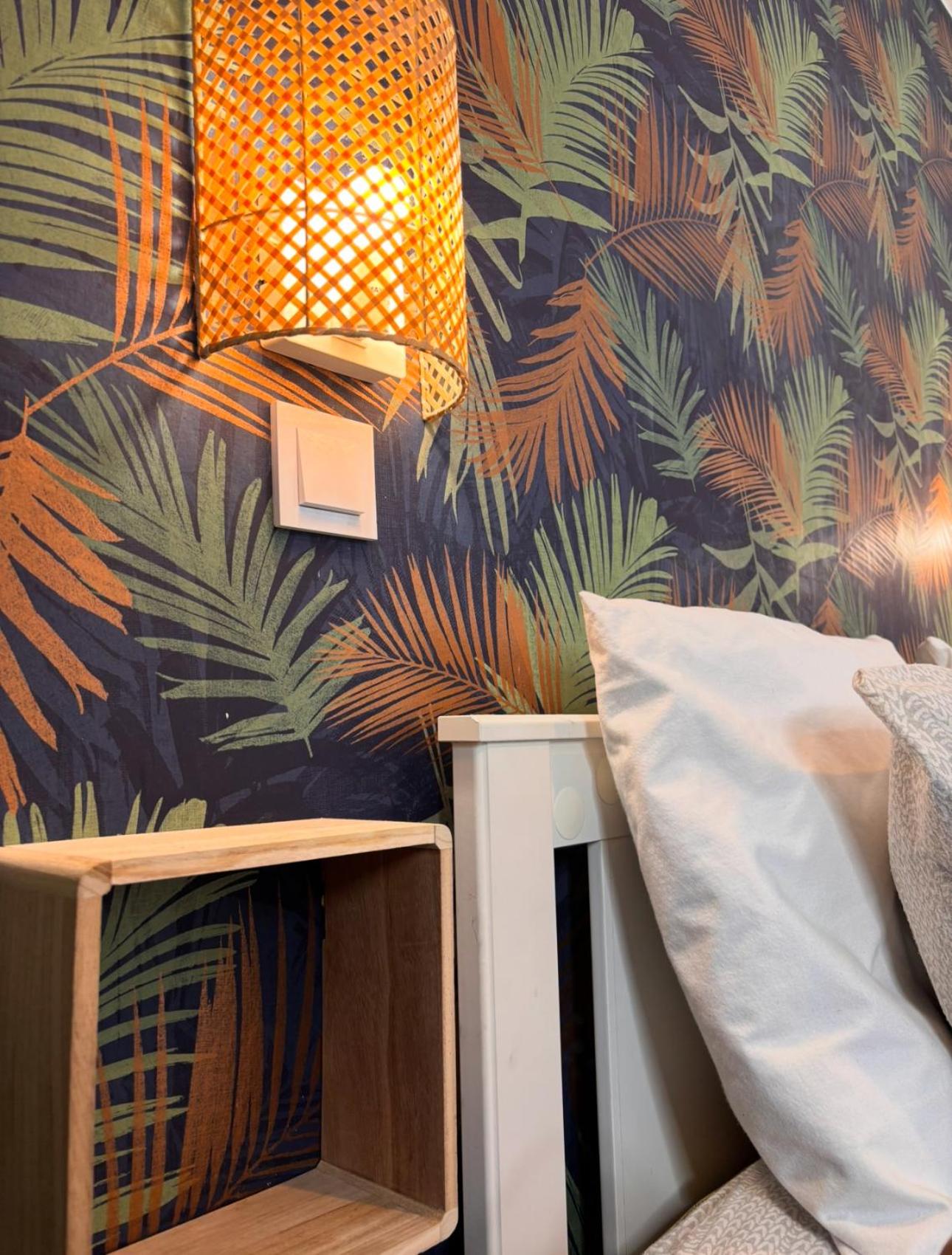 Cosy Home Next To Disneyland & Train