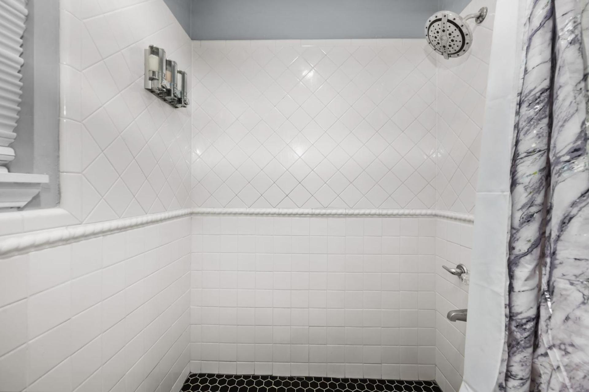 Charming Houston Studio Apt with Free Parking