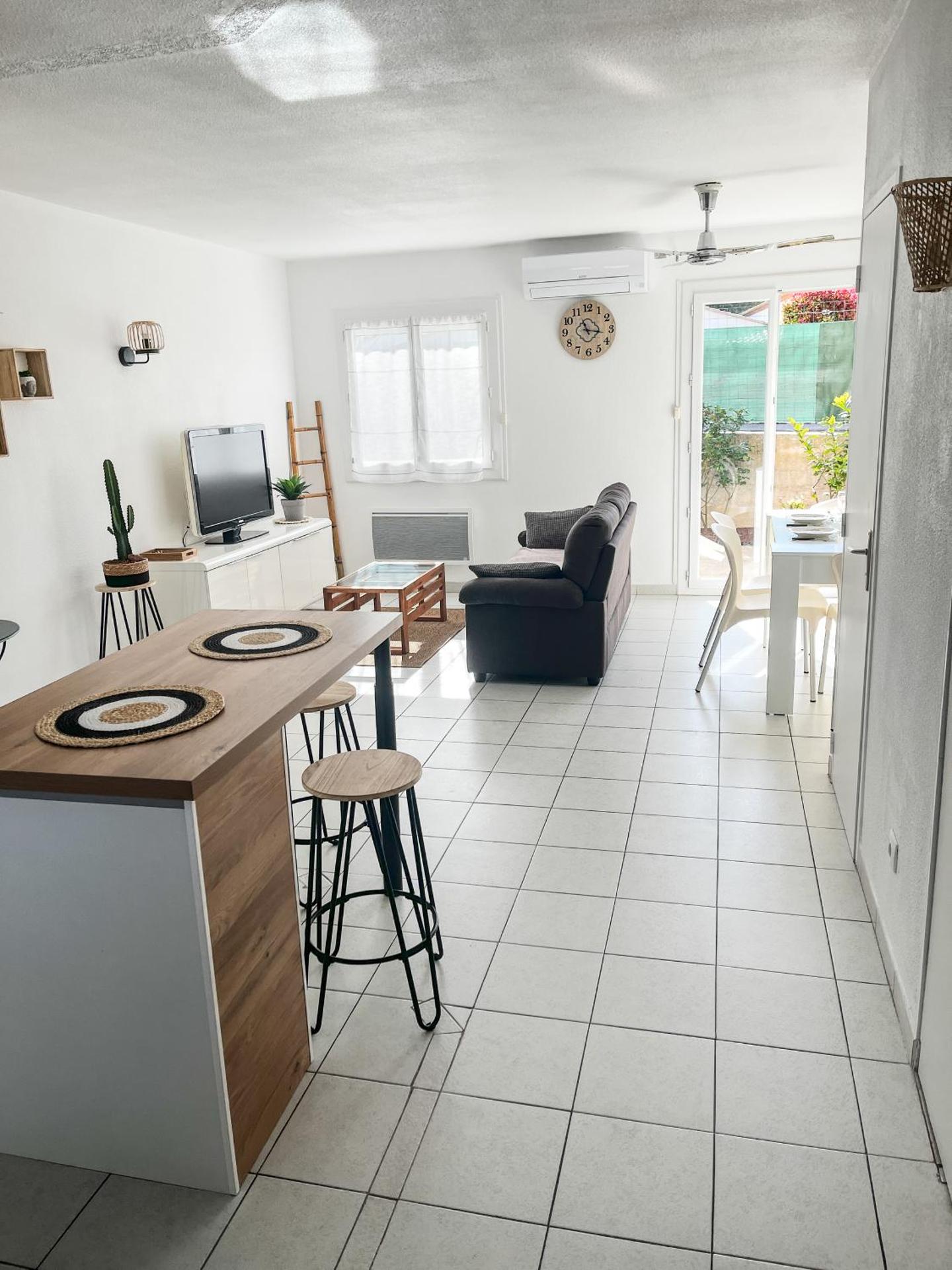 Communal lounge/ TV room