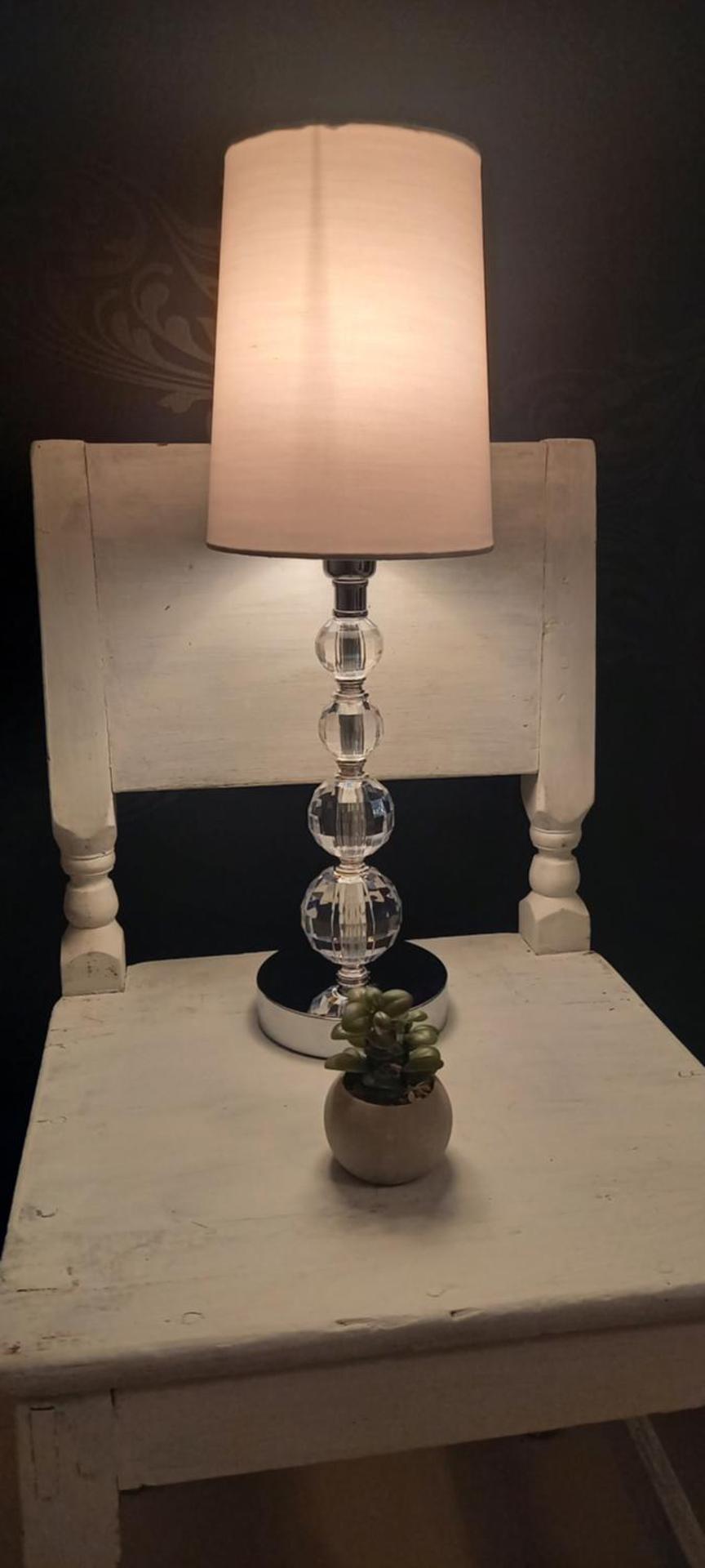 Avara huoneisto, lasitettu parveke, kaksi weeceetä