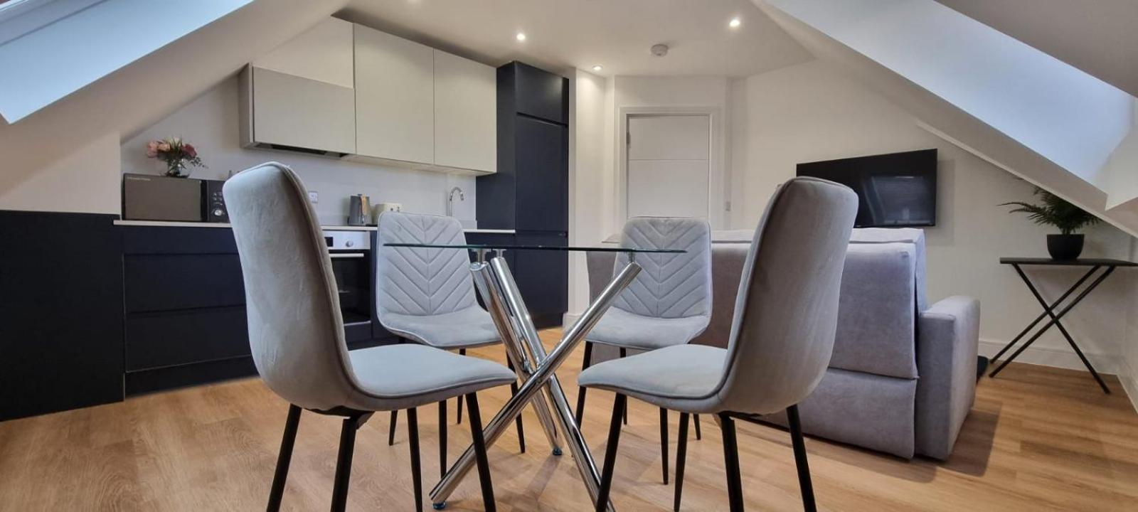 Star London Station Road 2-Bed Loft Flat