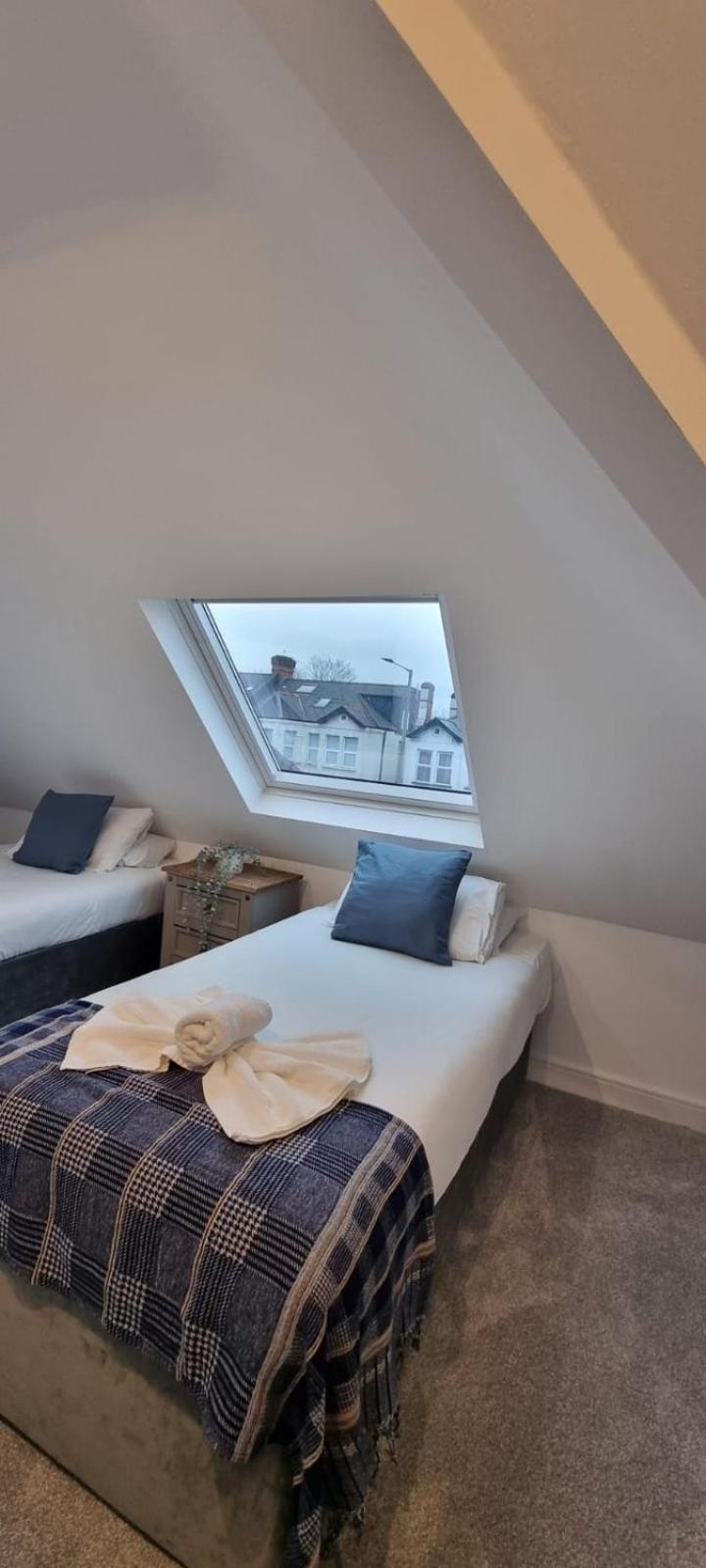 Star London Station Road 2-Bed Loft Flat