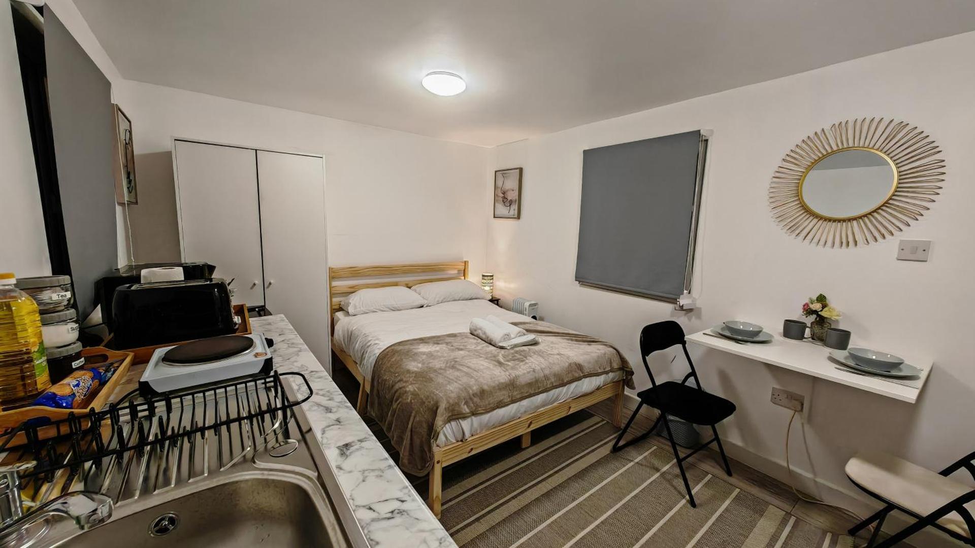 Cozy studio with Netflix & chill & Parking