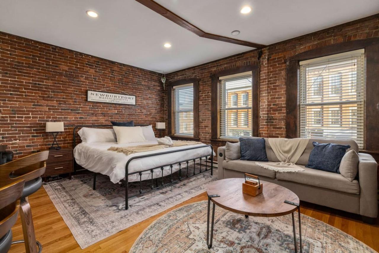 Newburyport Flat Downtown Living King Bed