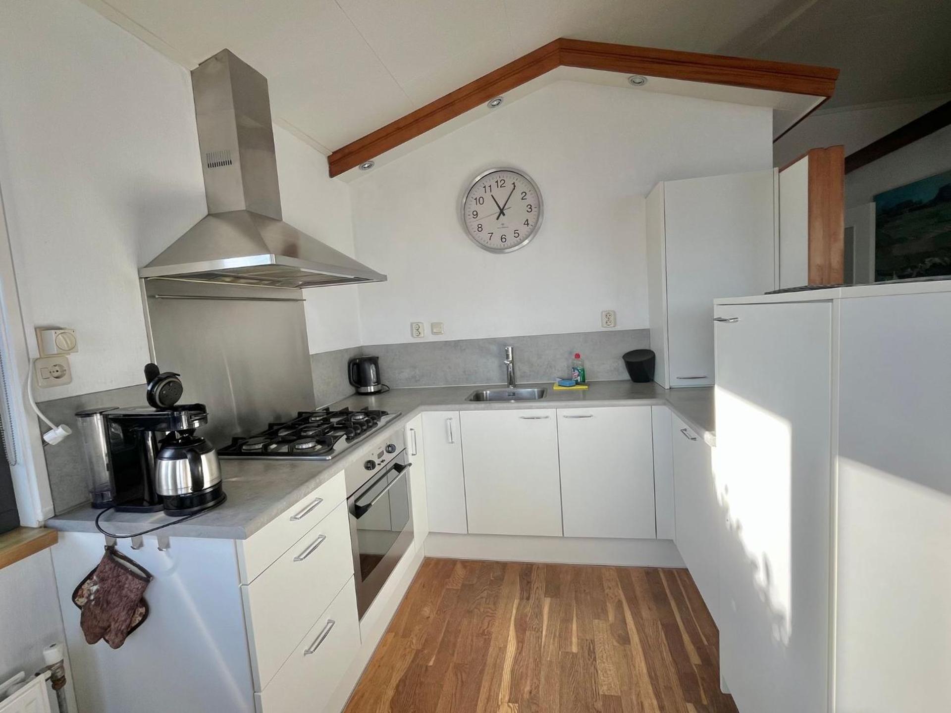 "Heleen" 6 pers, Lauwersmeer waterfront, full equipped and modern