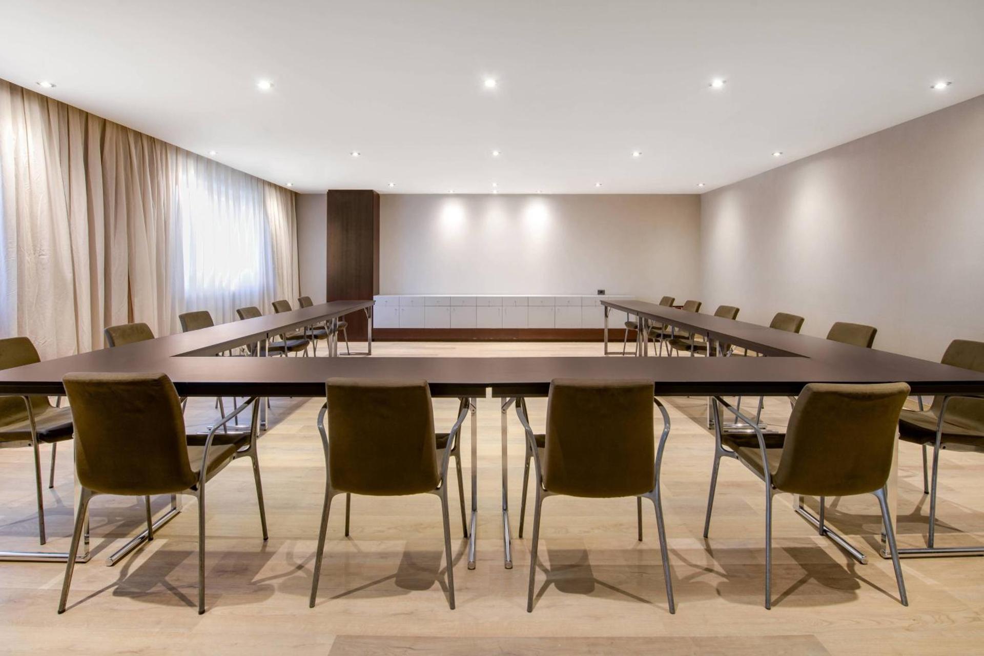 Meeting/conference room