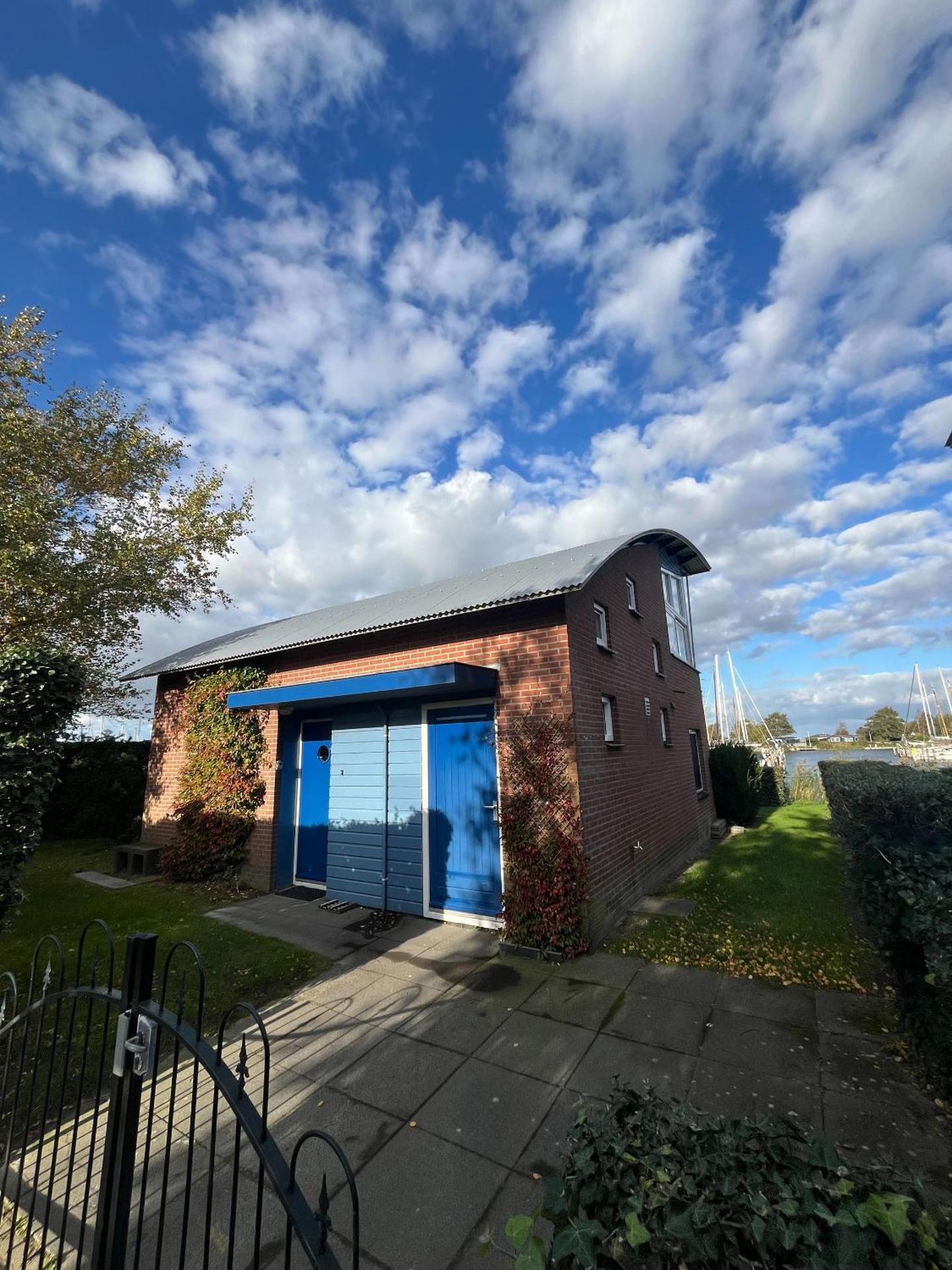 6pers Modern harbor house Jasmijn with fenced garden and lake view