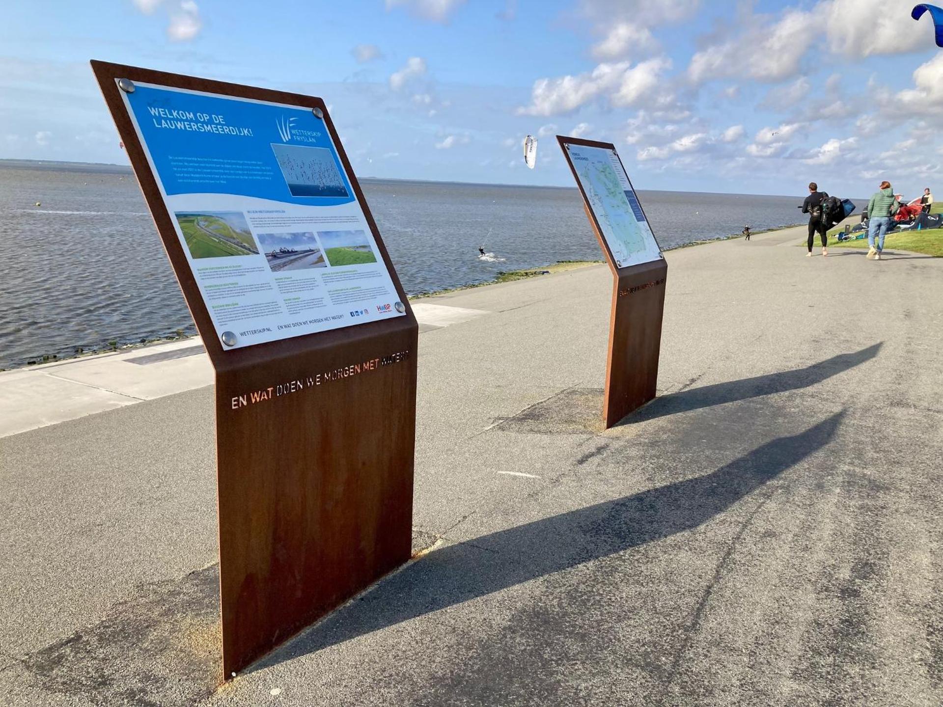 6pers Modern harbor house Jasmijn with fenced garden and lake view