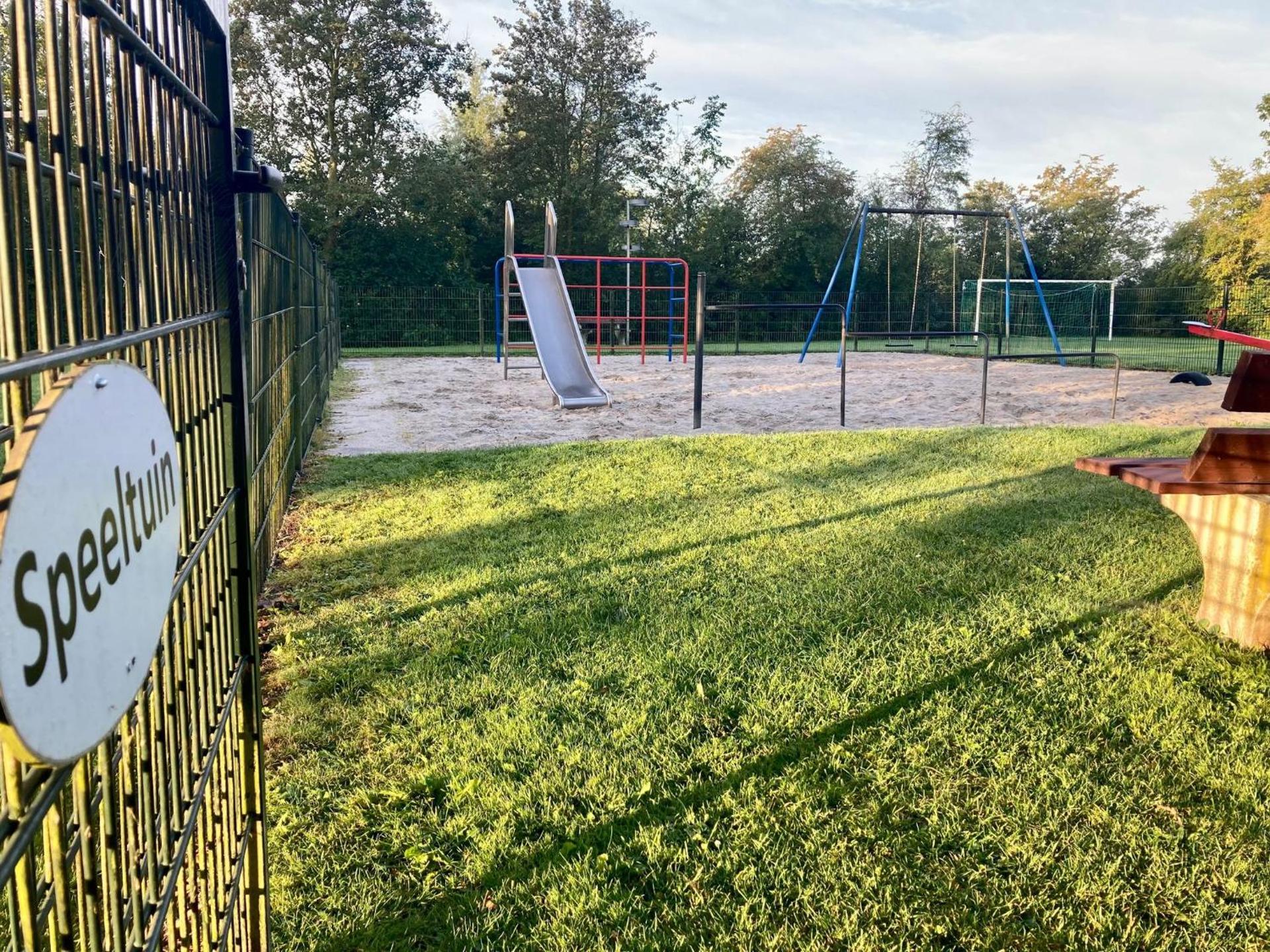 6pers Modern harbor house Jasmijn with fenced garden and lake view