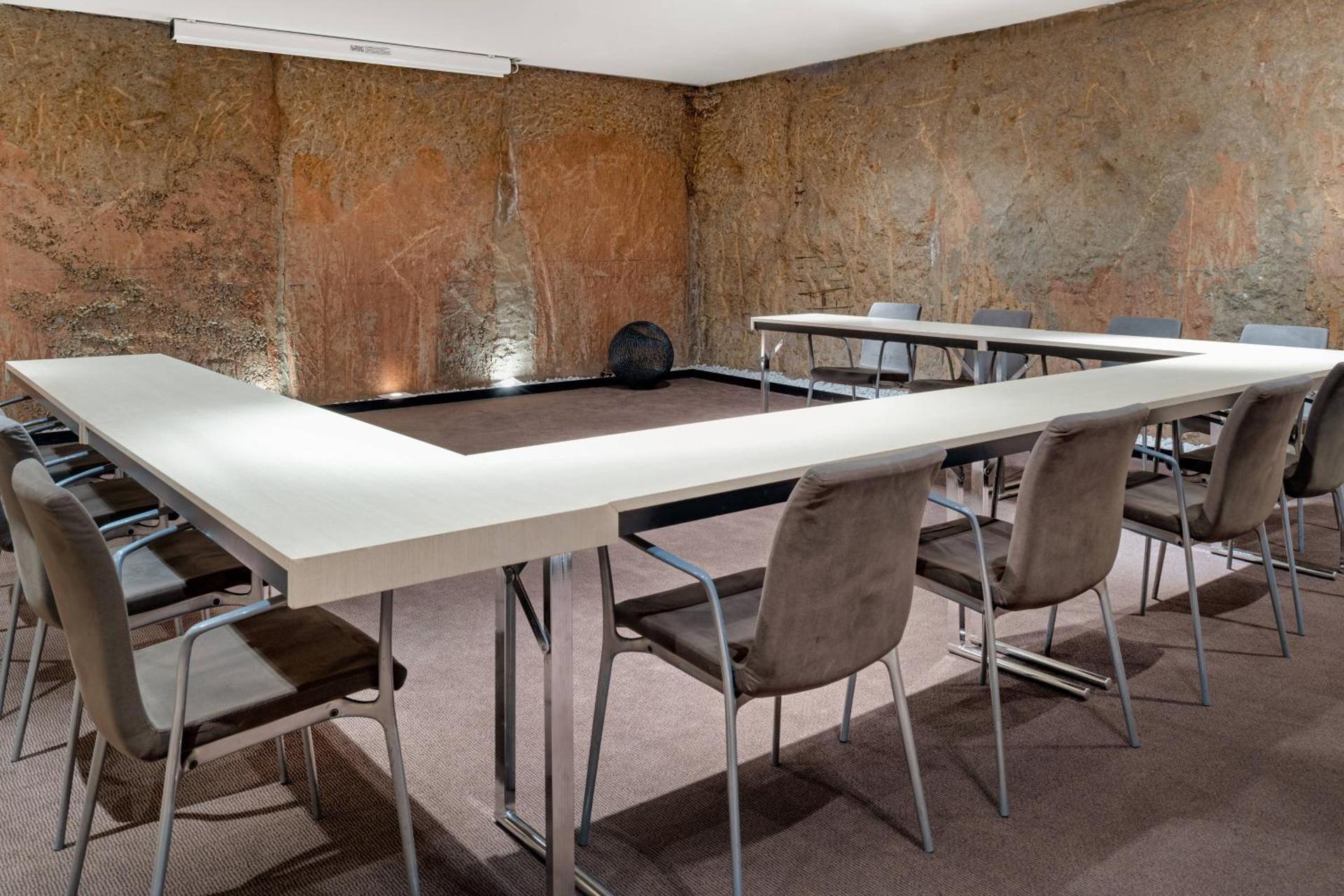 Meeting/conference room