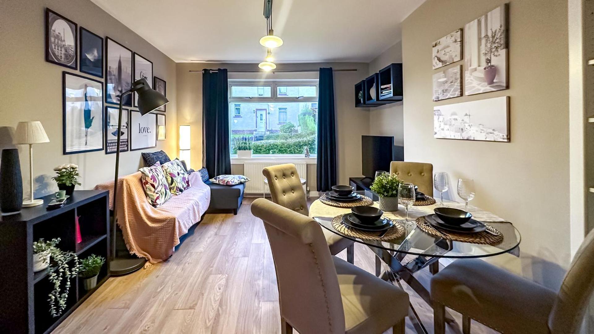 Holly street house with Separate Entrance,Glasgow edge