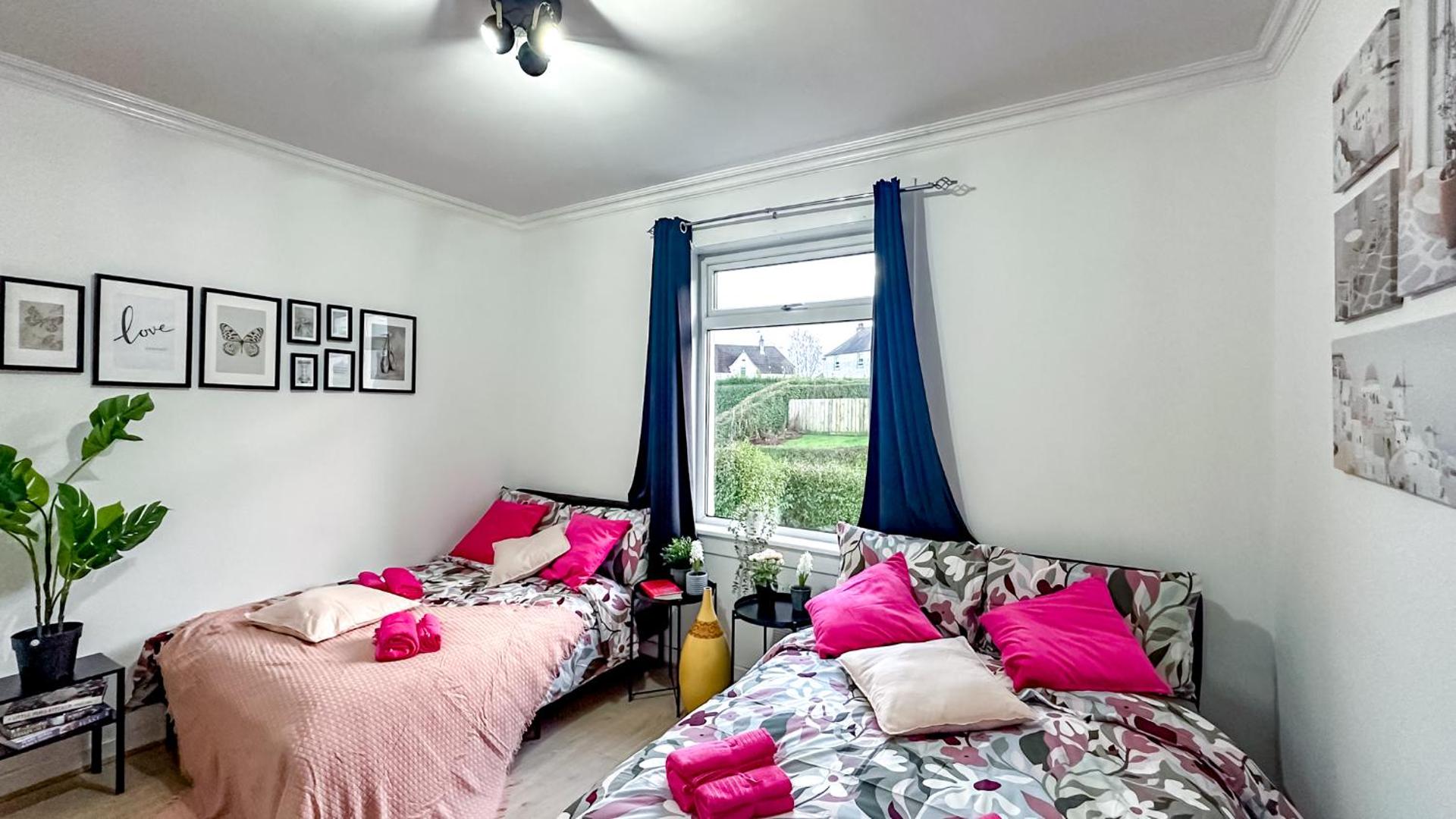 Holly street house with Separate Entrance,Glasgow edge