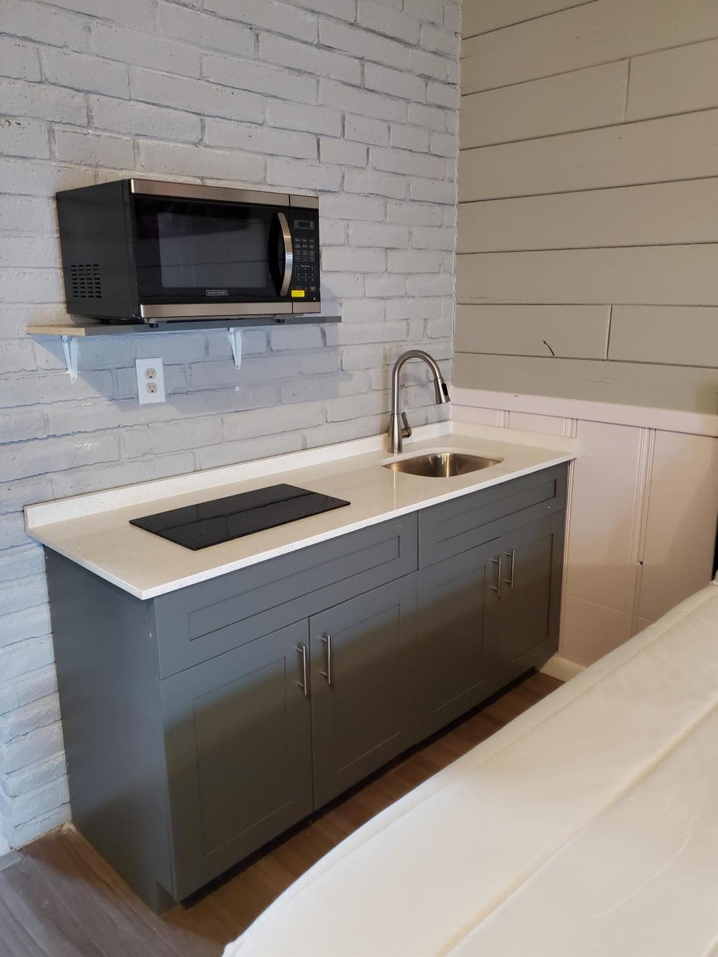 Hollywood Gardens Inn & Suites