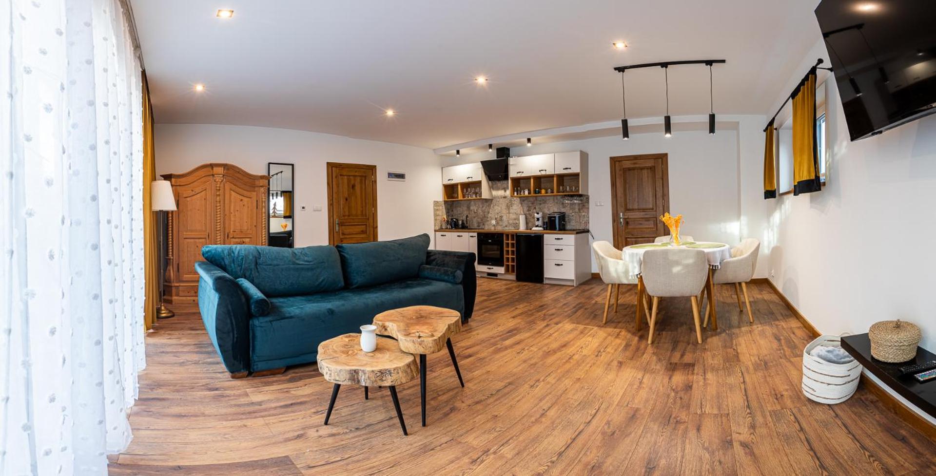 Communal lounge/ TV room