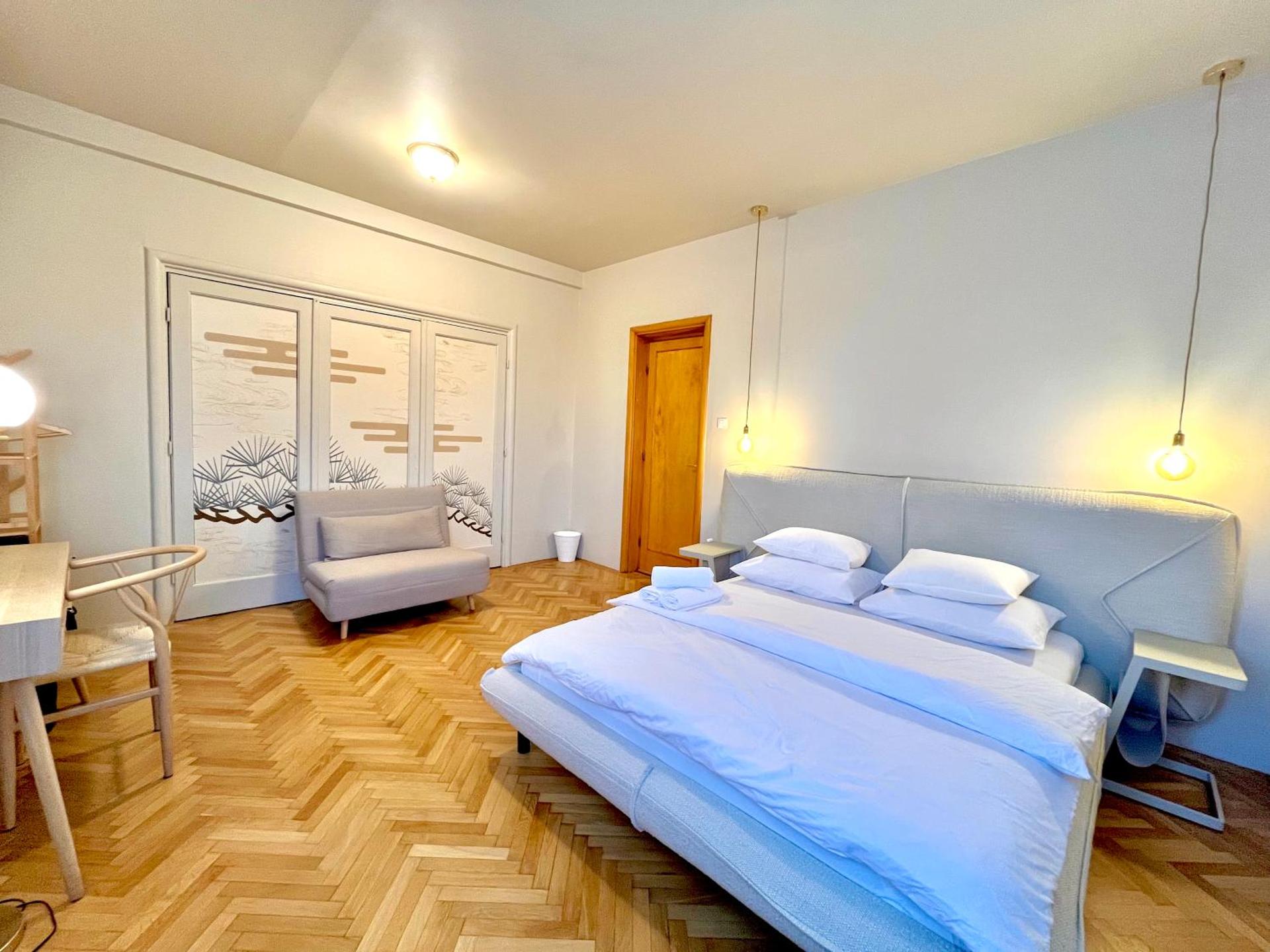 City Center Unirii Square Private rooms with City View - Shared Amenities