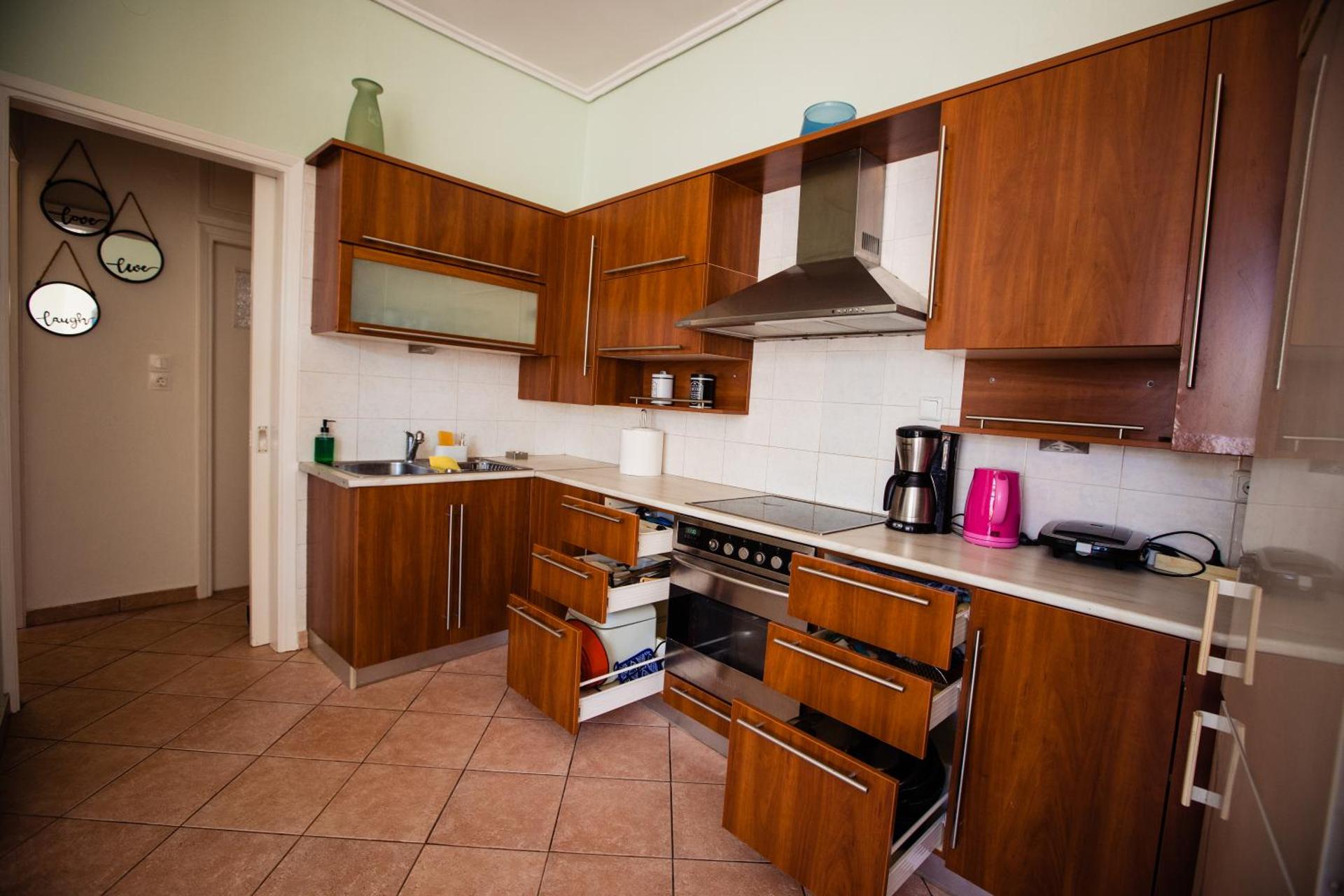 Μεγάλο Διαμέρισμα με ευρύχωρο μπαλκόνι στην Αθήνα