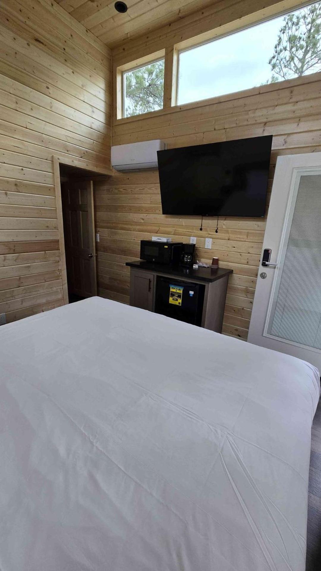 060B Grand Canyon South Rim Chalet with King Bed