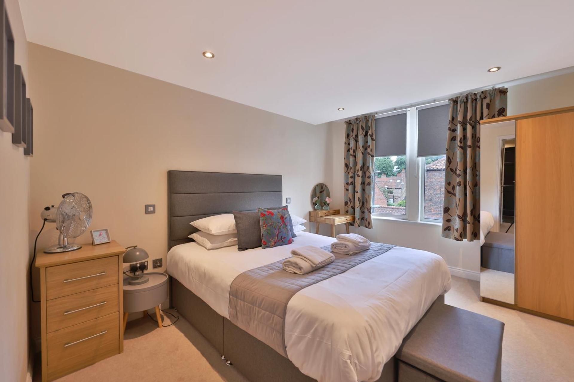 Aspire - 2 bed, parking, 3 minute walk to minster