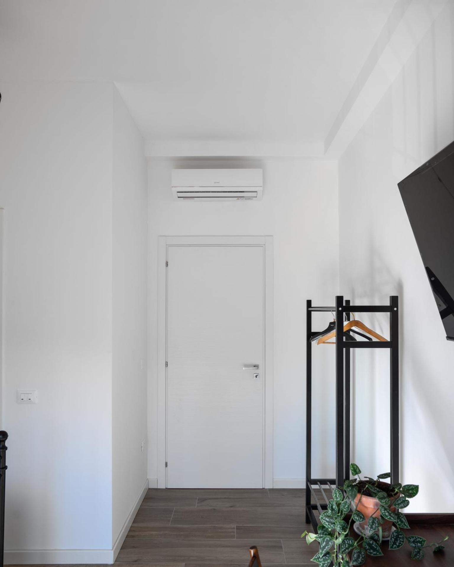 Camera Matrimoniale con bagno privato-struttura condivisa con Host-CASA ENEA