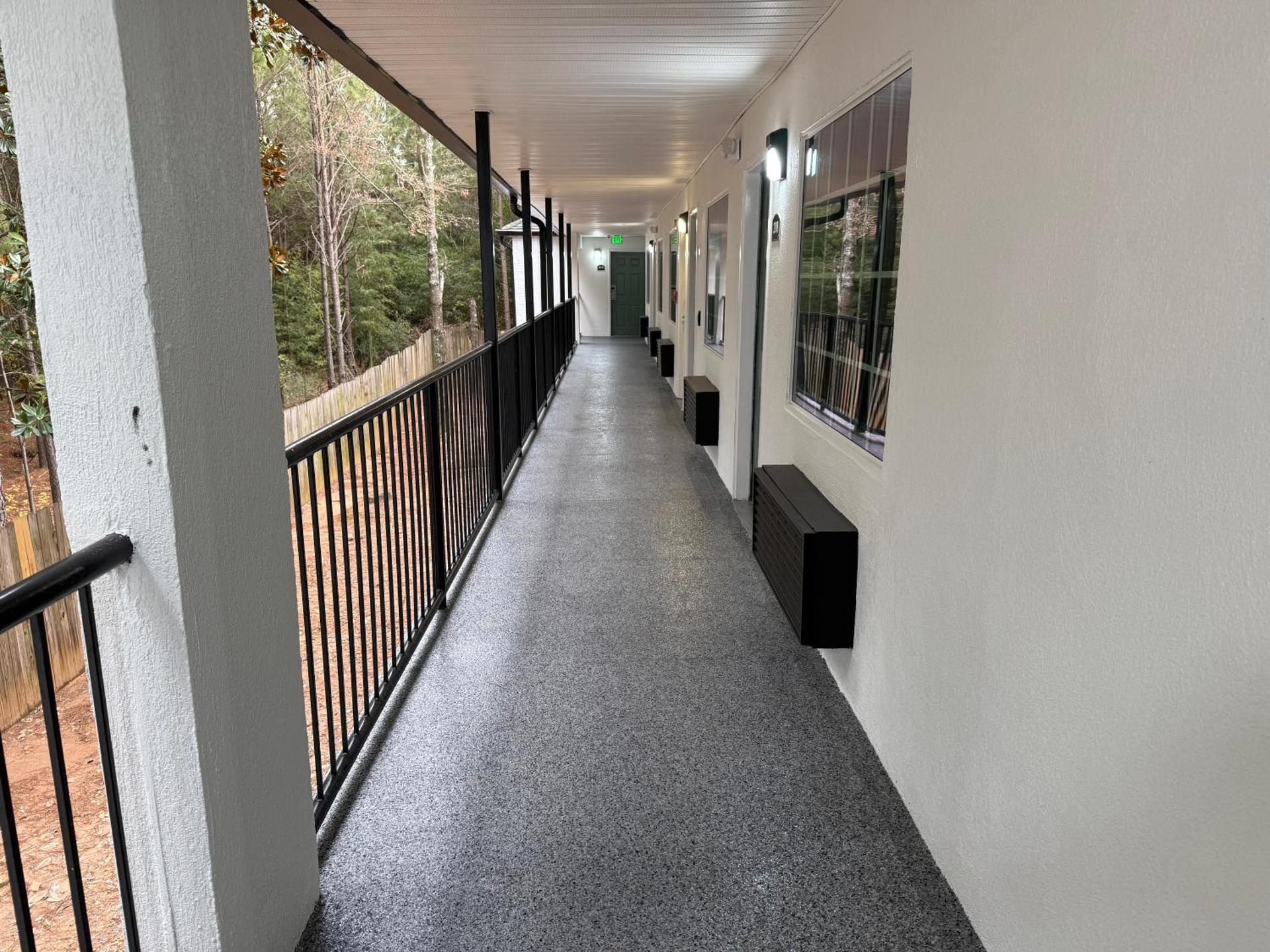 Magnolia Bay Hotel & Suites