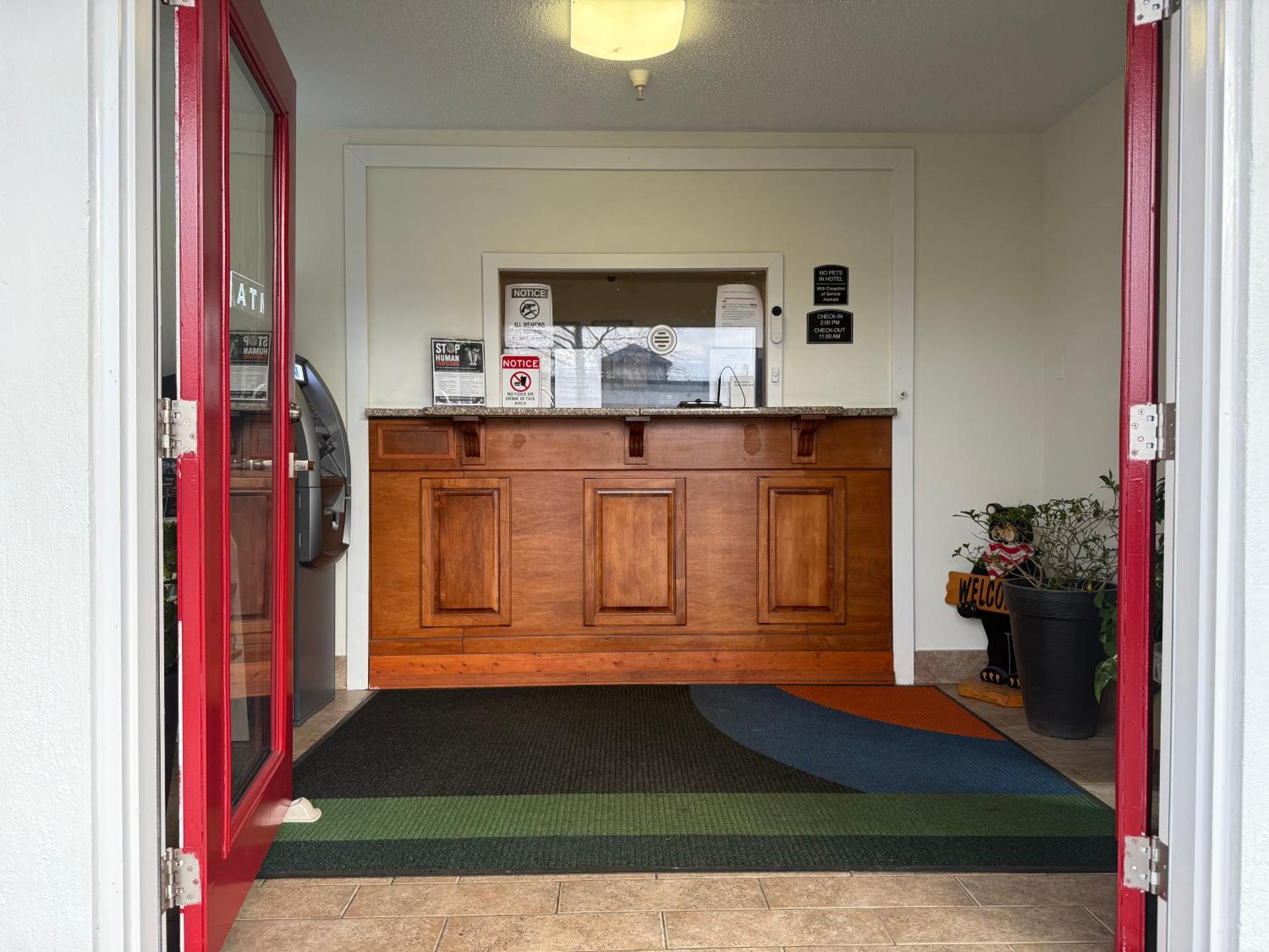 Magnolia Bay Hotel & Suites