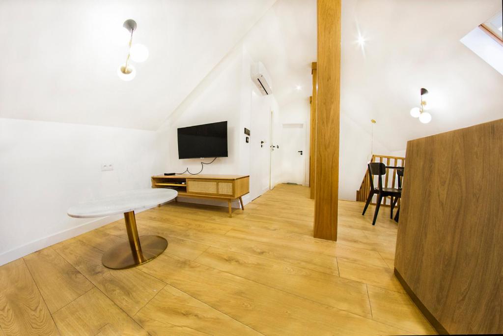 Communal lounge/ TV room