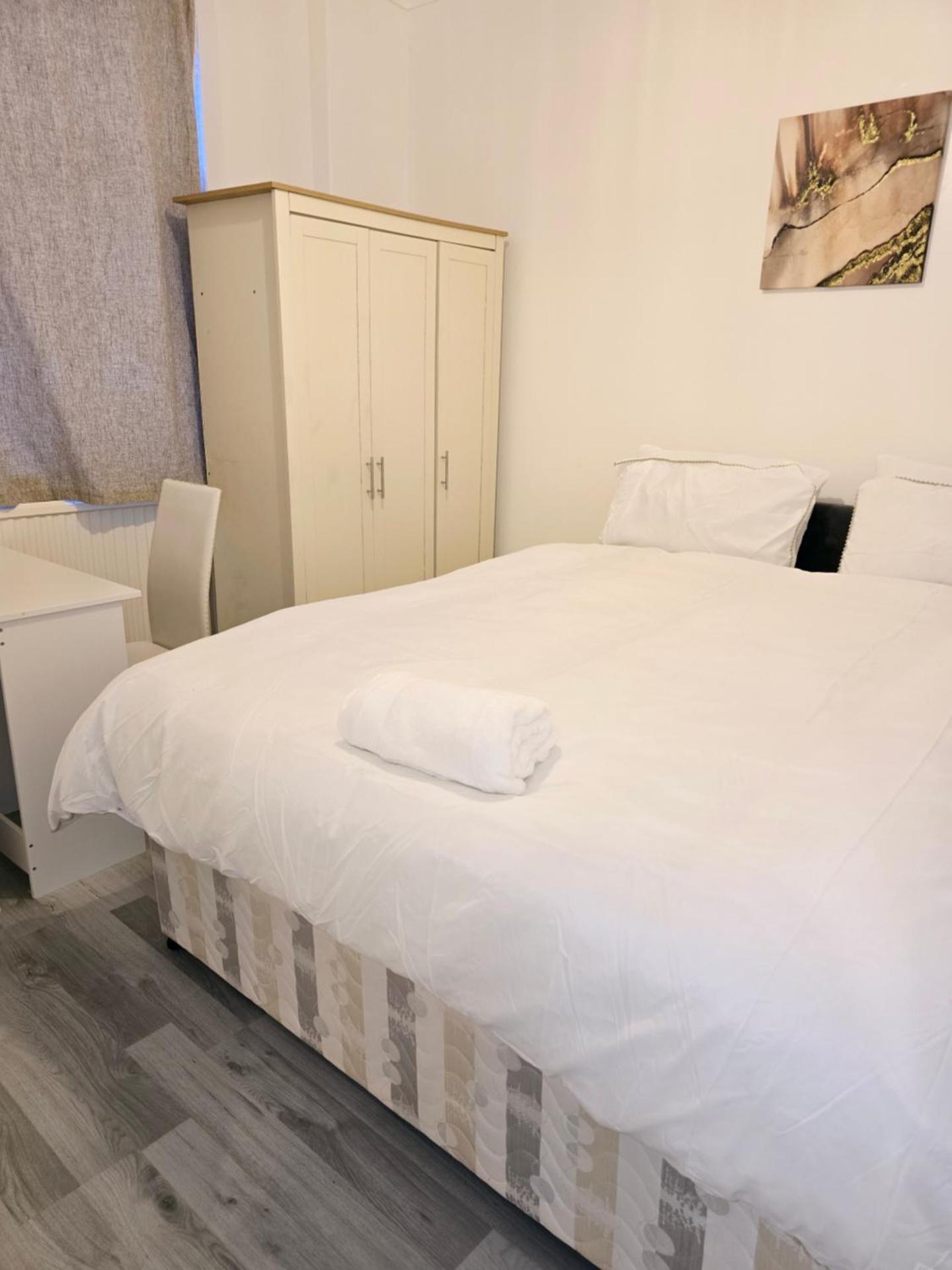 Hollinwood Immaculate Home