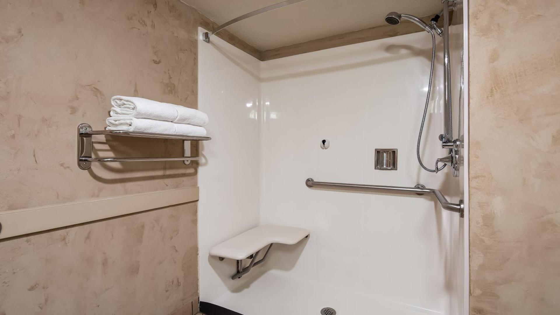 King Room with Roll-in Shower - Disability Access/Non-Smoking