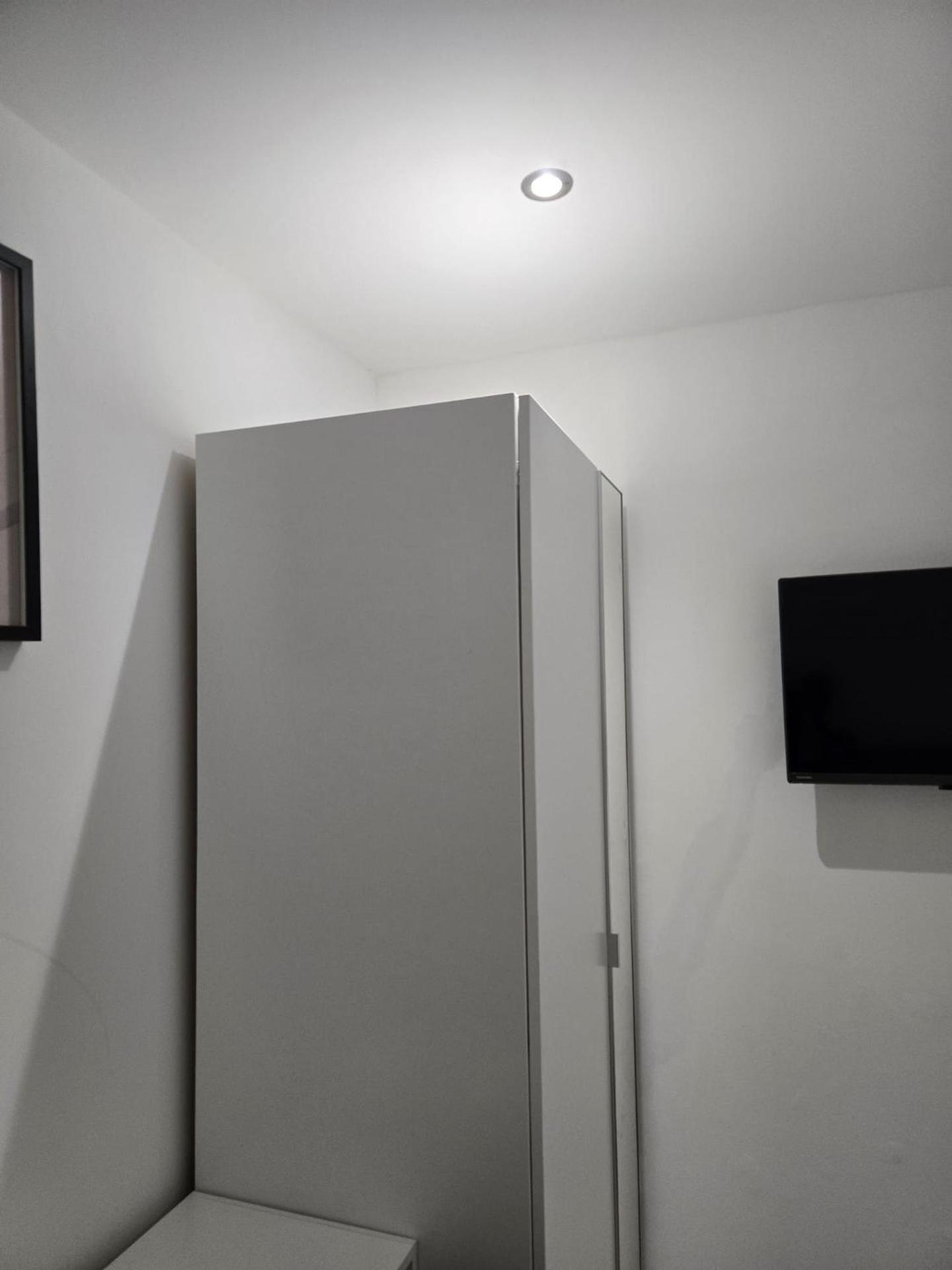 A stylish 3 bedroom house or Apartment in Greenhithe - Available for booking as individual Room or as a Whole apartment - 11mins walk to Greenhithe Train Station, 7 mins drive to Bluewater shopping mall