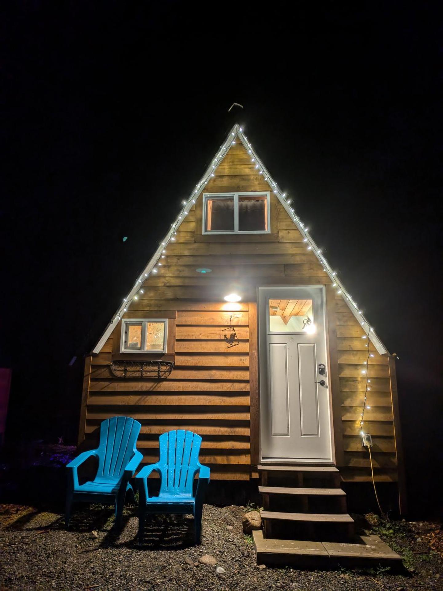 Farmhouse cabin on 33 acre farm