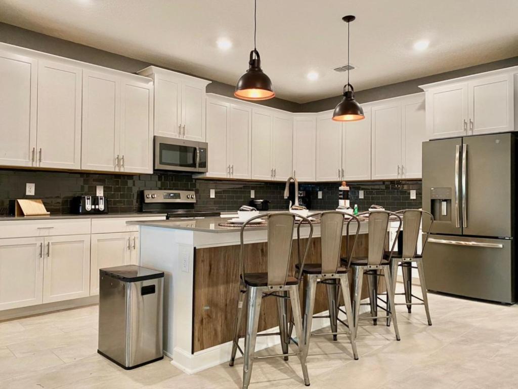 Luxury 6 Bedroom 5 bath poolHome 214