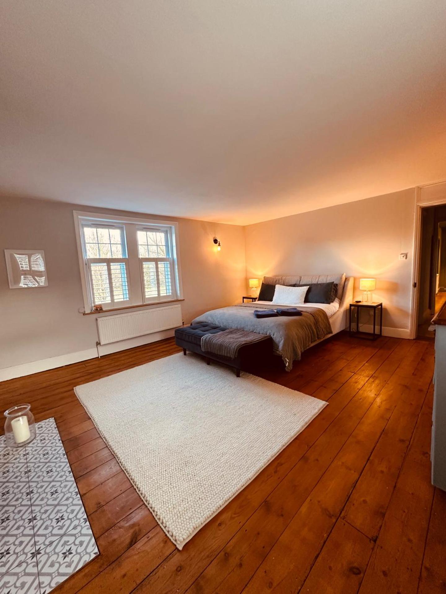 Luxury House sleeps 14 with Secret Bar near Bath