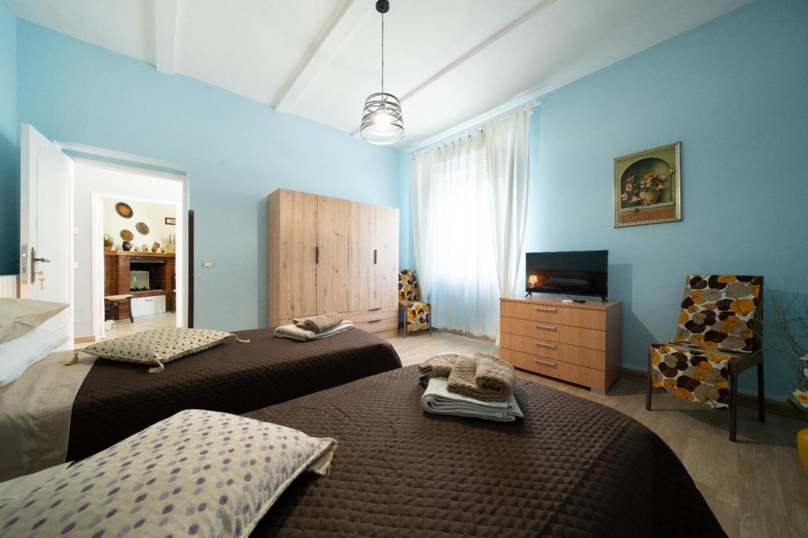 Communal lounge/ TV room