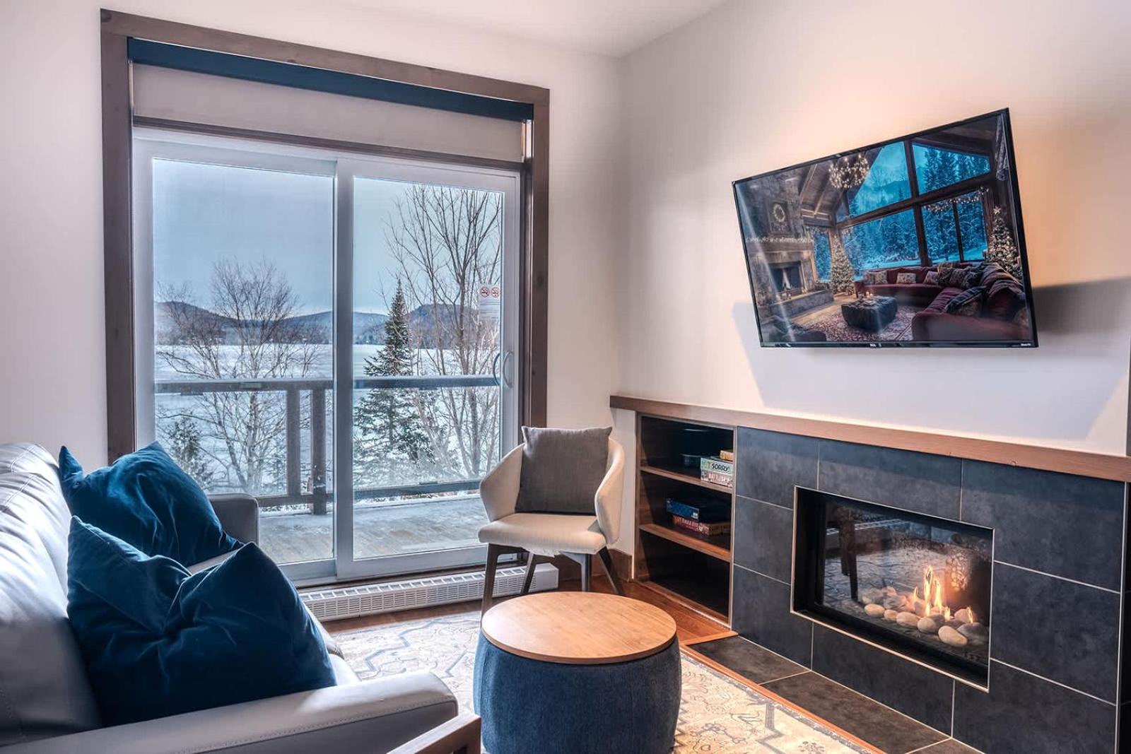 Condo overlooking Lac Superieur & mountain views