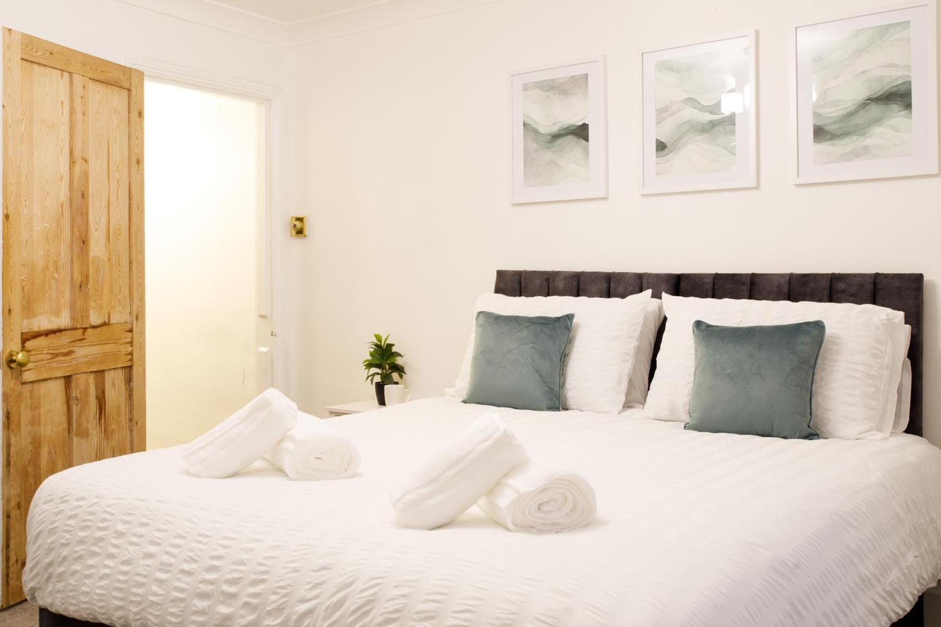 Cosy House - Stanstead Airport