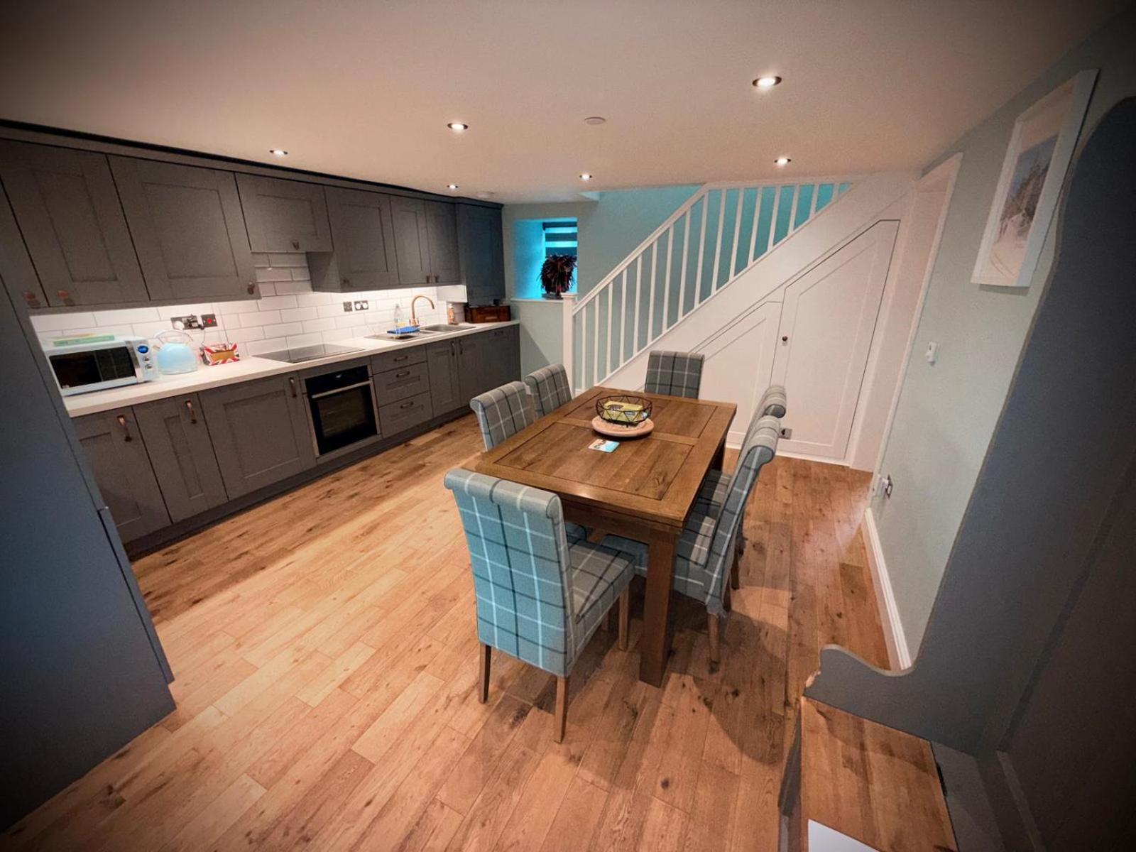 2 Bedroom Cottage in Bower Hinton - The Music Barn!