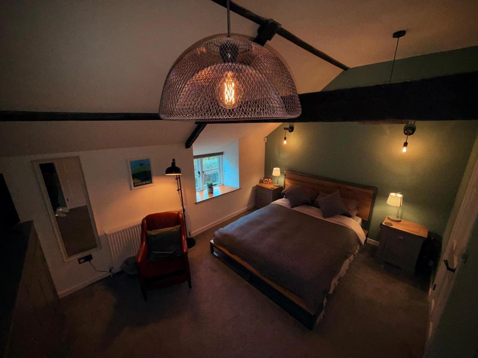 2 Bedroom Cottage in Bower Hinton - The Music Barn!