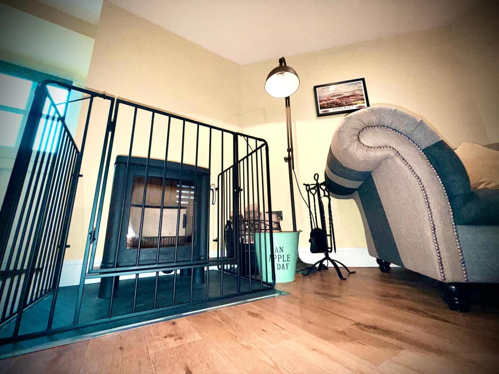 2 Bedroom Cottage in Bower Hinton - The Music Barn!