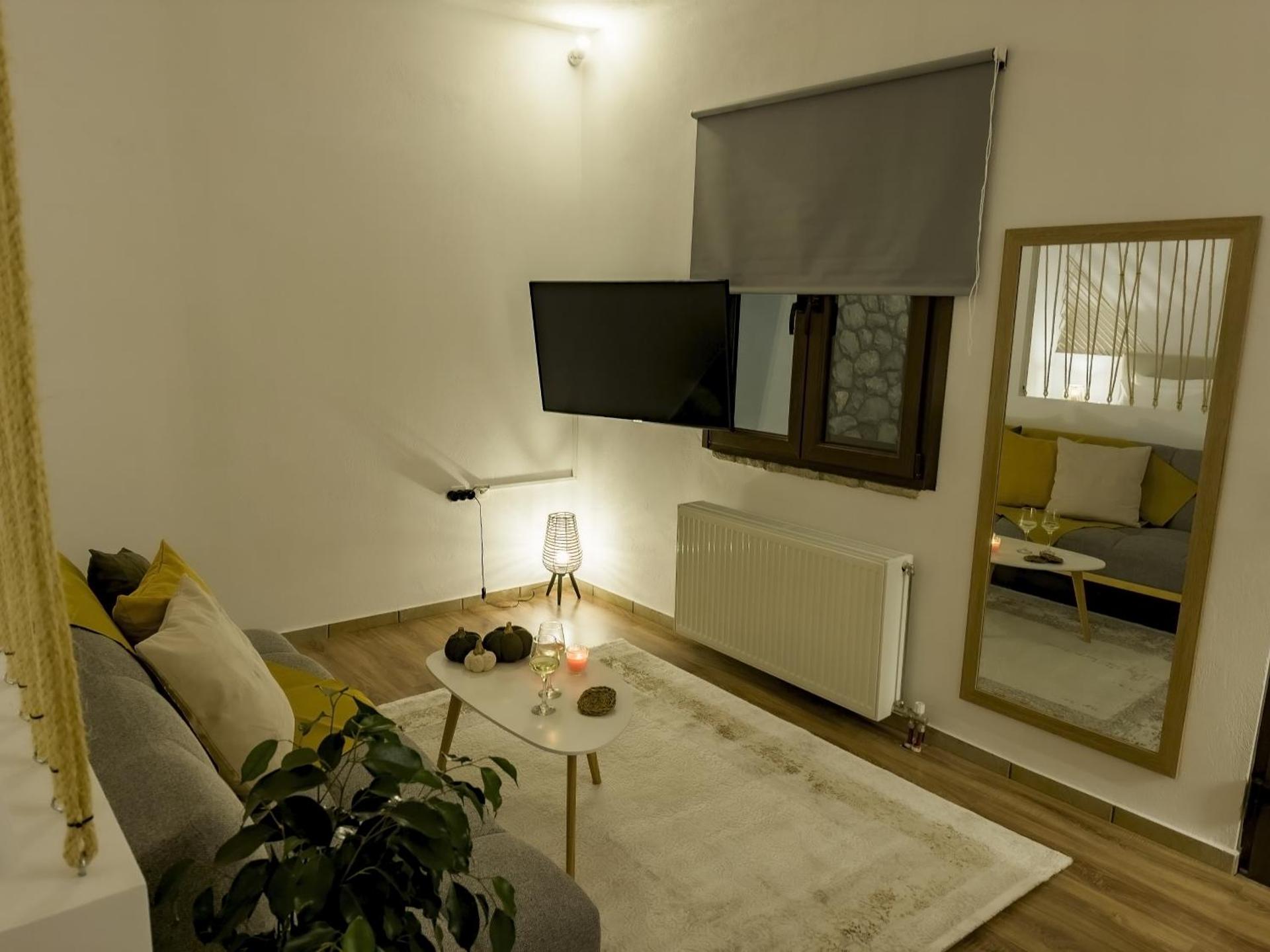 Communal lounge/ TV room