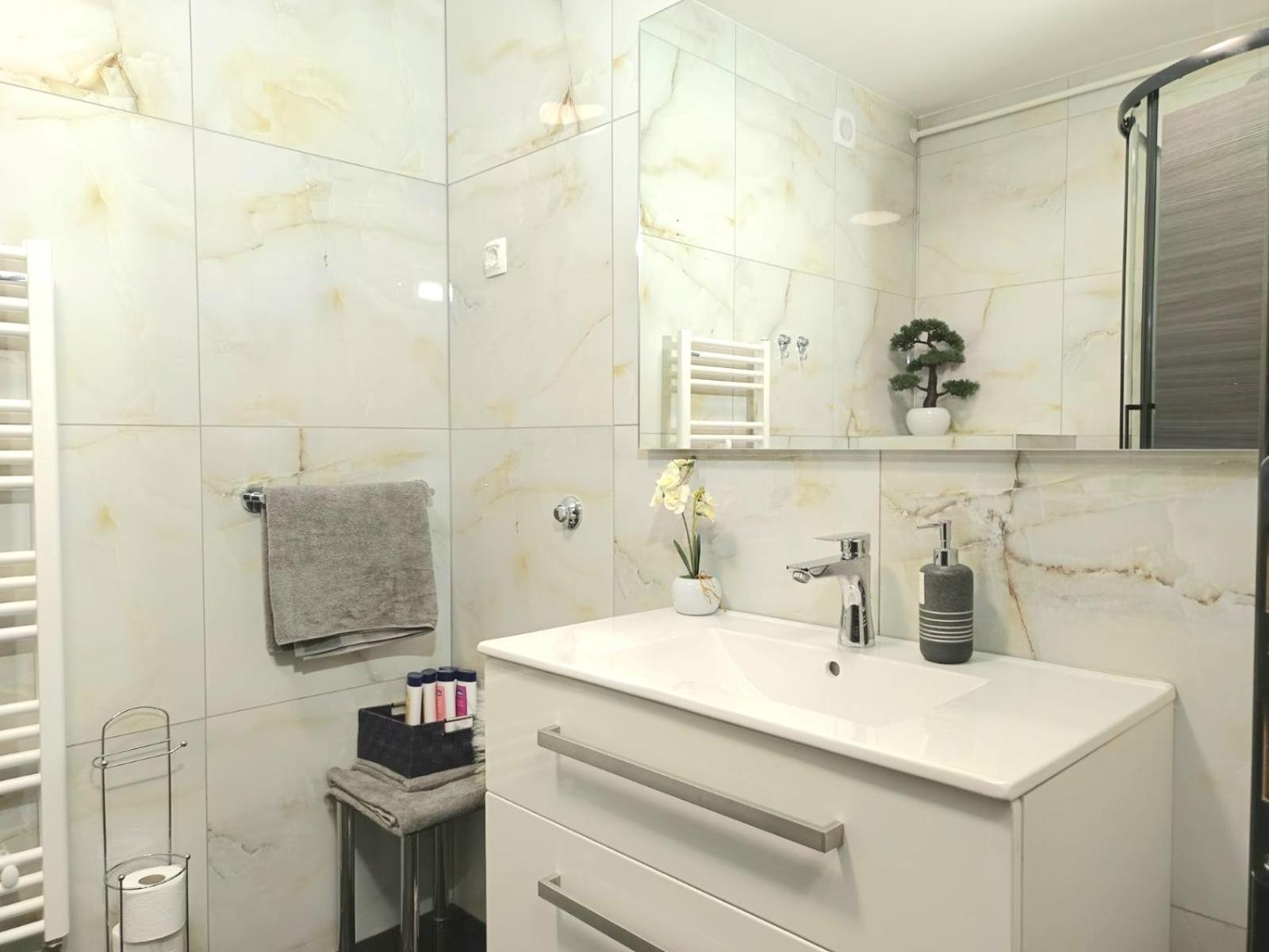 Apartman Eden - private parking