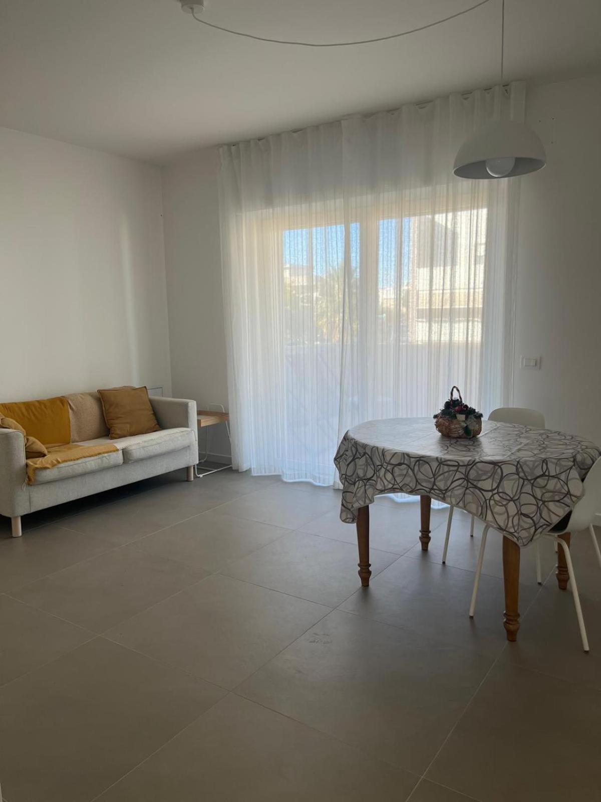 Yellow flowers case con garage ed ascensore